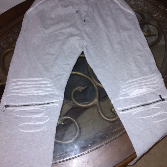 🎉Men's Distressed Joggers - Picture 4 of 5